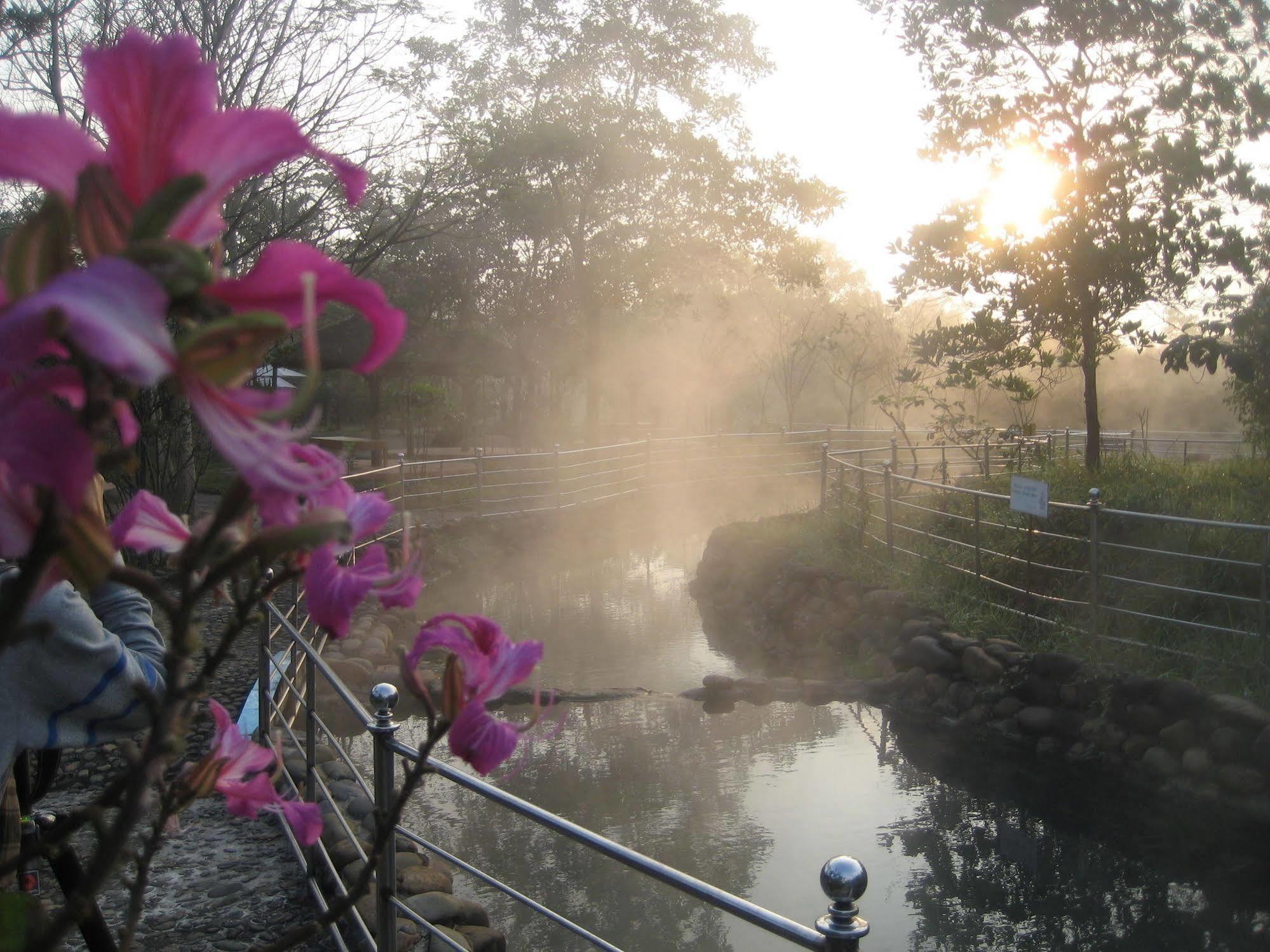 Thanh Tan Hot Springs By Fusion Hue Zewnętrze zdjęcie